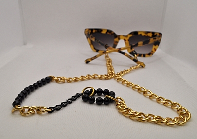 Handmade chain with gold and black rings - Gold